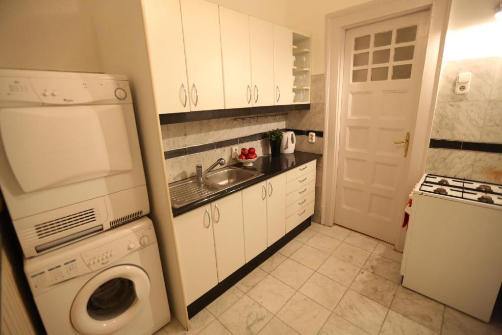 D.Five Classic Luxury Apartment Boedapest Kamer foto