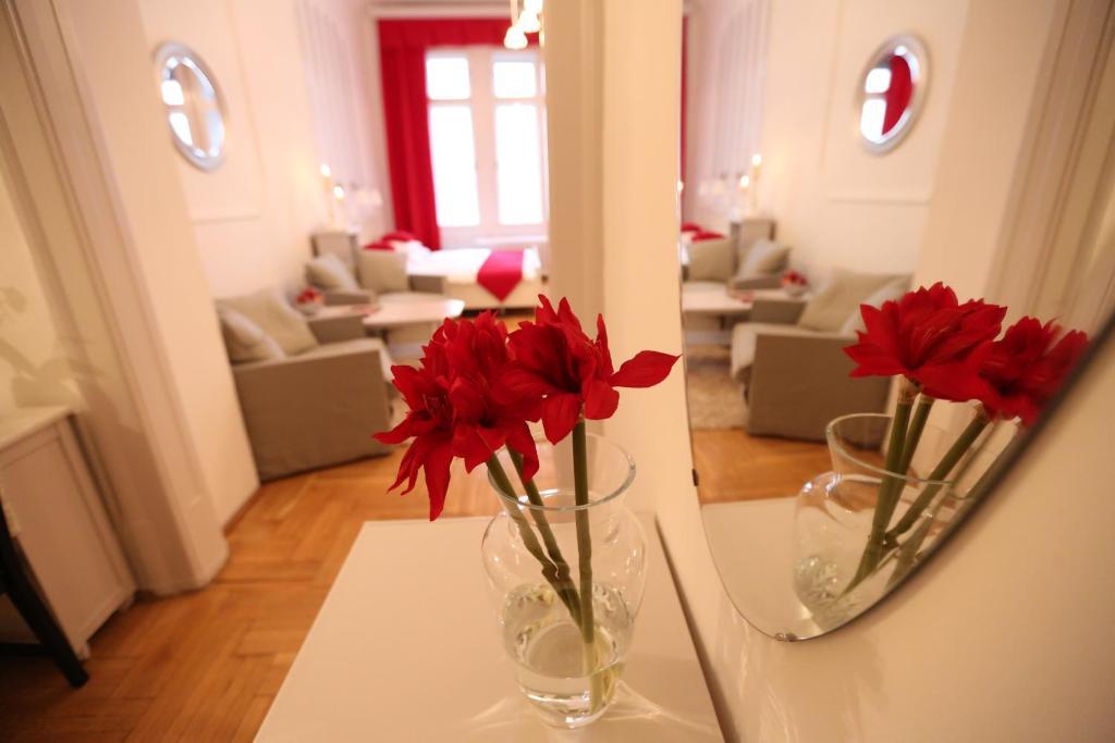 D.Five Classic Luxury Apartment Boedapest Buitenkant foto