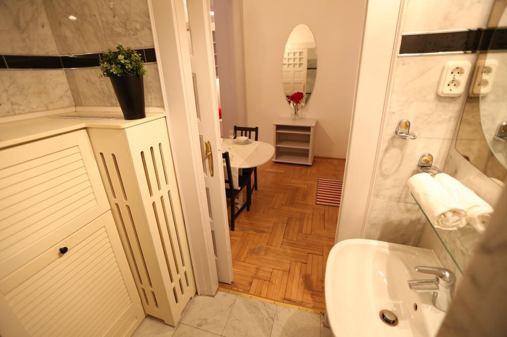 D.Five Classic Luxury Apartment Boedapest Buitenkant foto